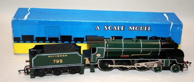 Wrenn OO/HO gauge BR Black Steam Locomotive No.80033, boxed (missing tender) c/w Graham Farish OO - Bild 2 aus 3