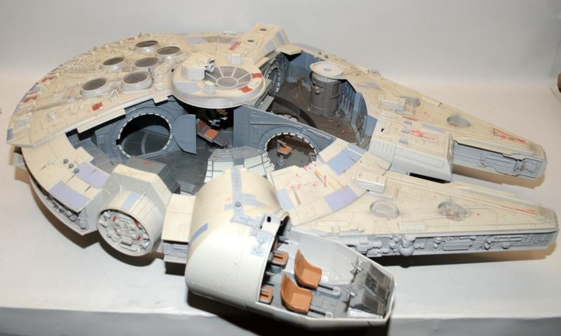 Hasbro Legacy Star Wars Millennium Falcon. Large Scale detailed model, mostly complete but missing - Image 4 of 8