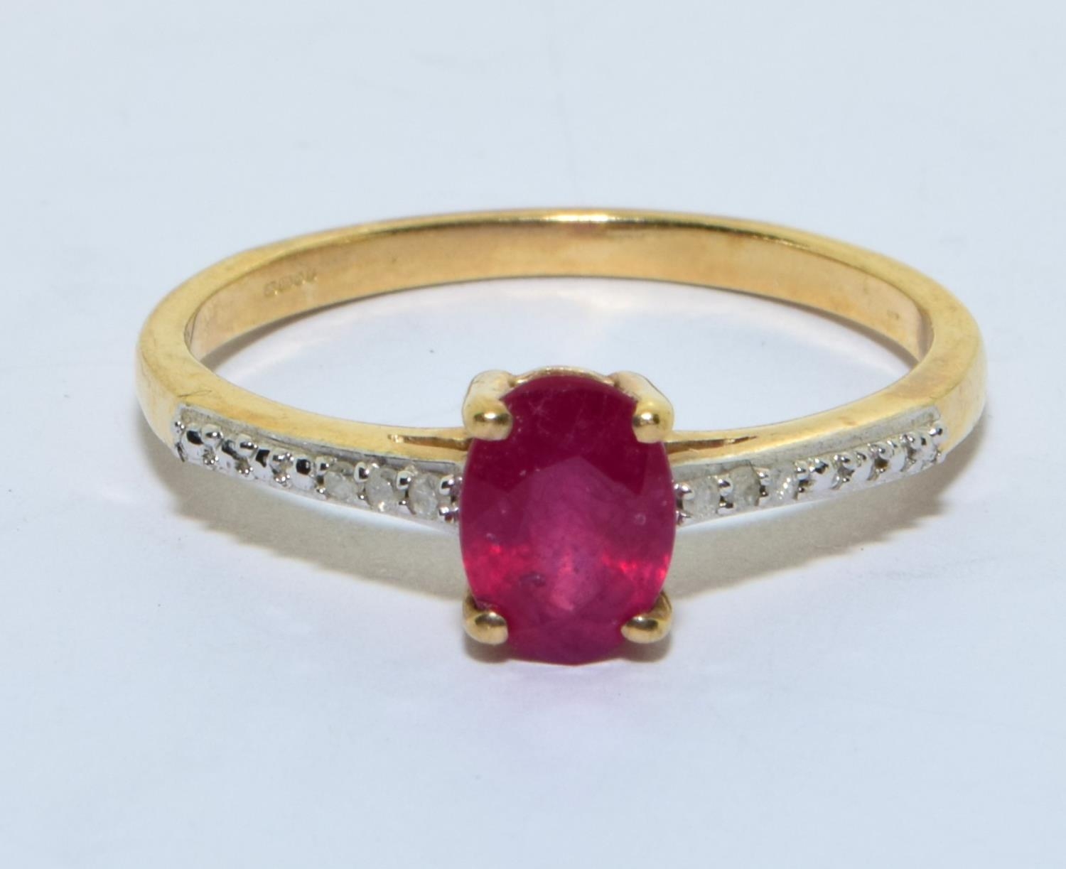 Ruby with Diamond shoulder 9ct gold ring size S - Image 5 of 5