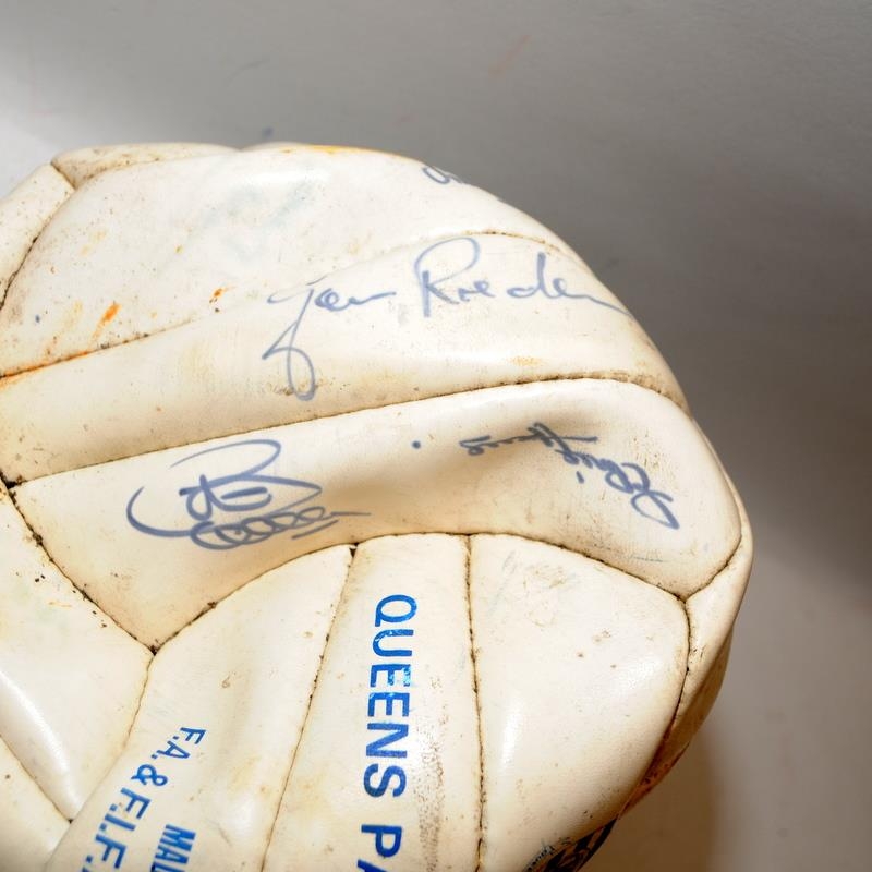 Early 1980's Queens Park rangers signed football. Approx 18 signatures including Glenn Roeder, Terry - Bild 2 aus 5
