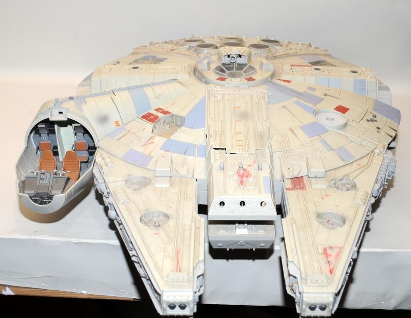 Hasbro Legacy Star Wars Millennium Falcon. Large Scale detailed model, mostly complete but missing - Image 2 of 8