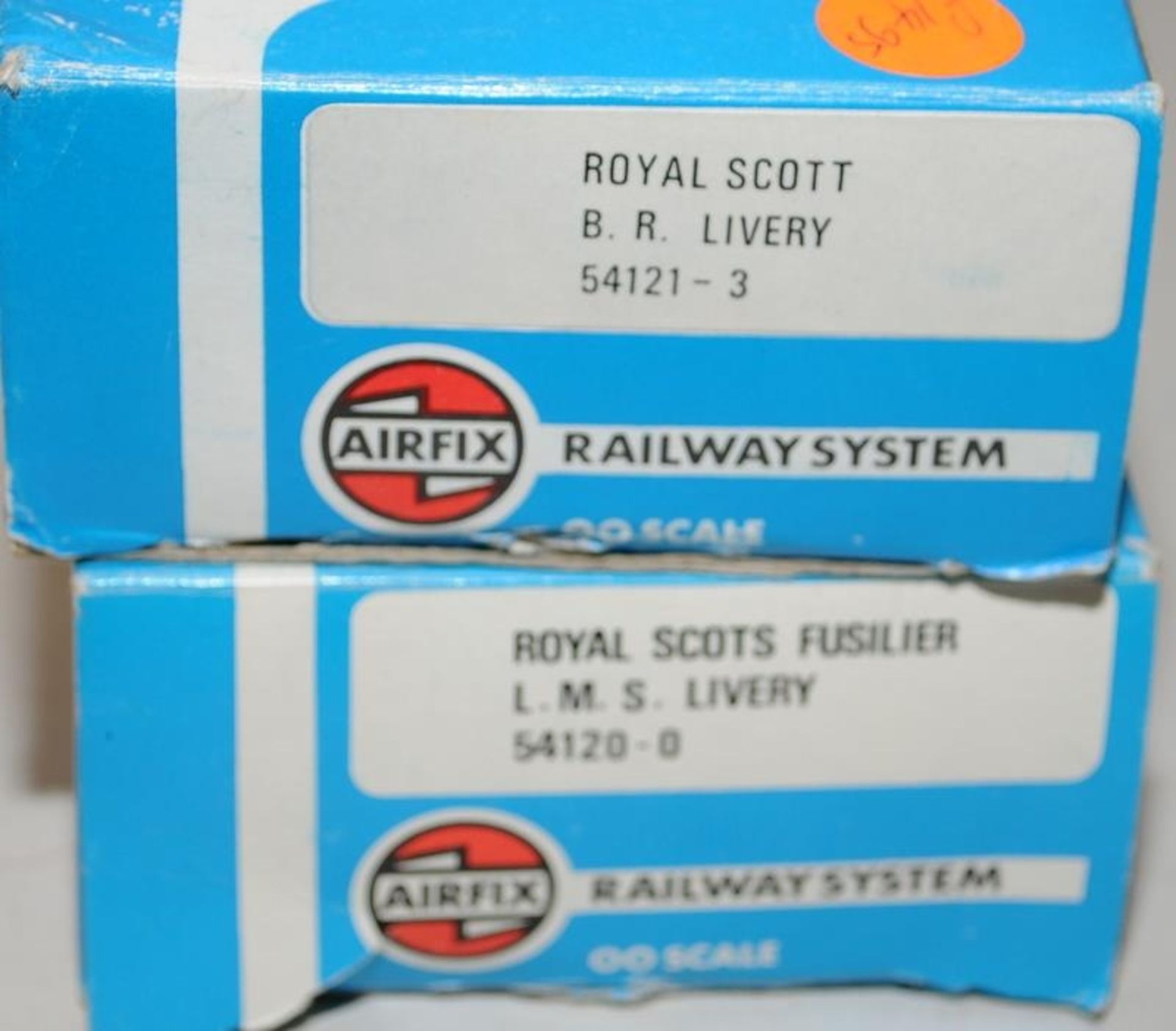 Airfix OO gauge Royal Scot Locomotive and Tender ref:54121-3 c/w Royal Scots Fusilier ref:54120-0. - Image 2 of 2