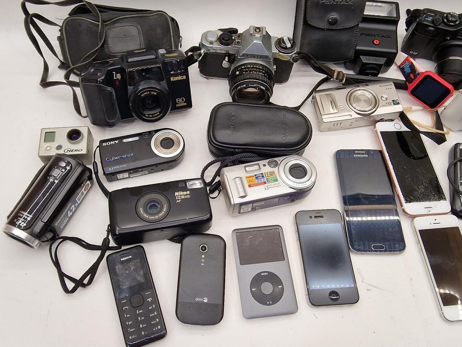 Collection of cameras, smartphones and other electricals. - Image 2 of 3