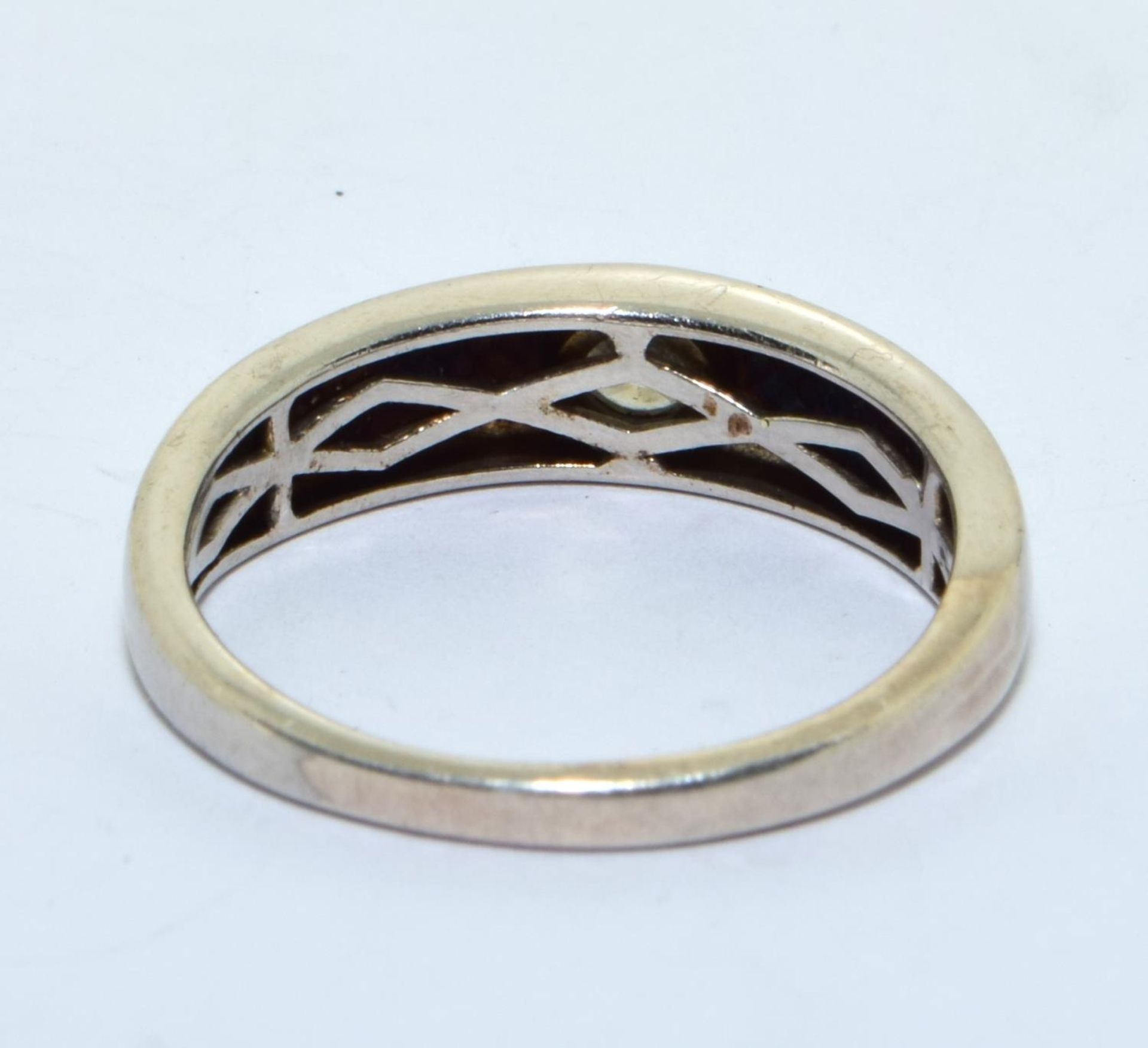 A 925 silver ring with centre stone, Size P - Image 3 of 3