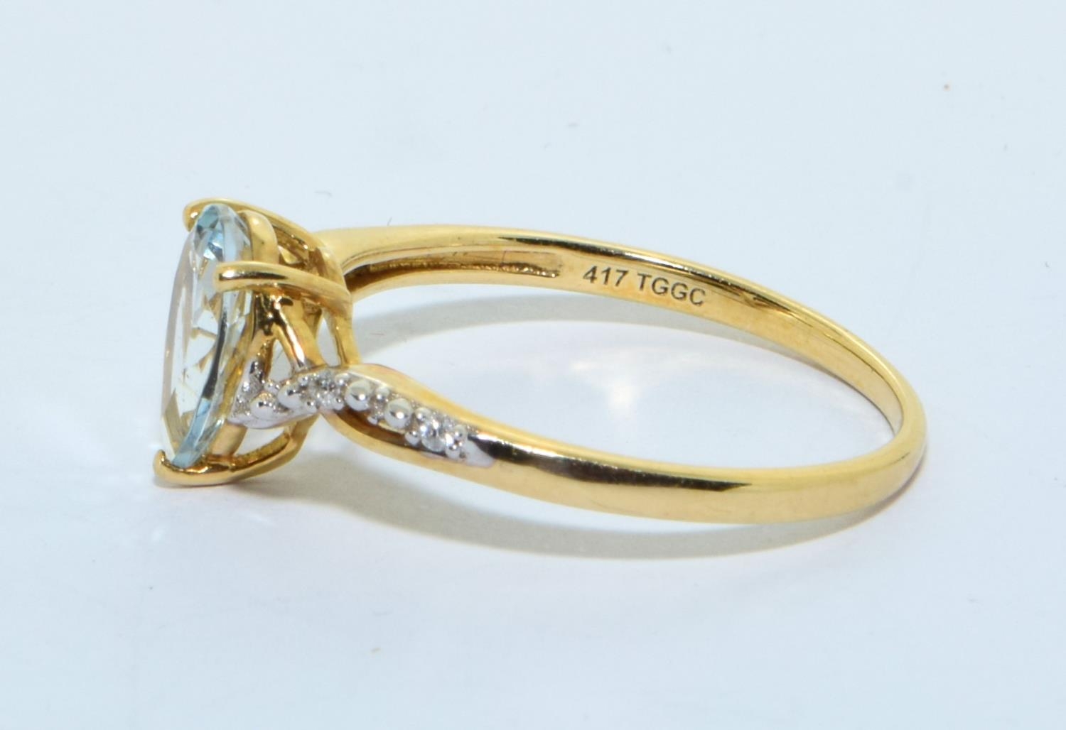 Aquamarine pear shaped approx 0.75ct with diamond shoulders in 10ct gold ring size S - Image 2 of 5