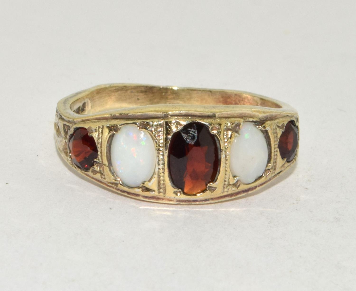 Vintage 9ct gold Opal and Garnet 5 stone ring size O - Image 5 of 5