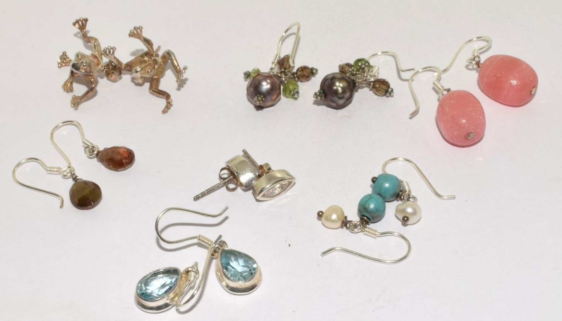 7 x pairs of silver gem set earrings to include an articulated frogs