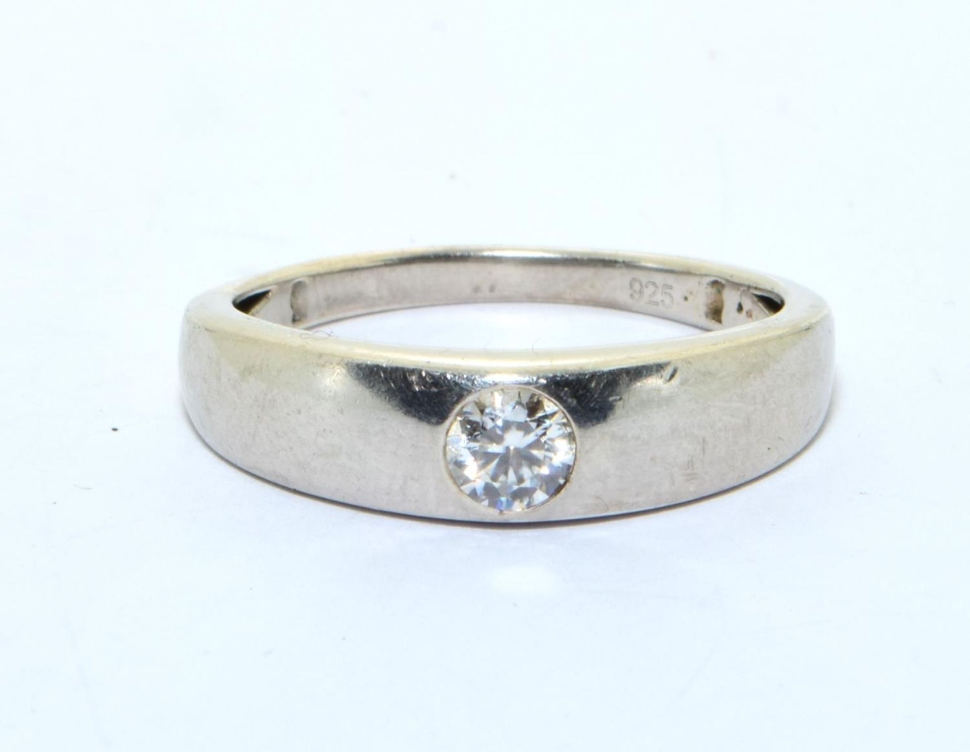 A 925 silver ring with centre stone, Size P