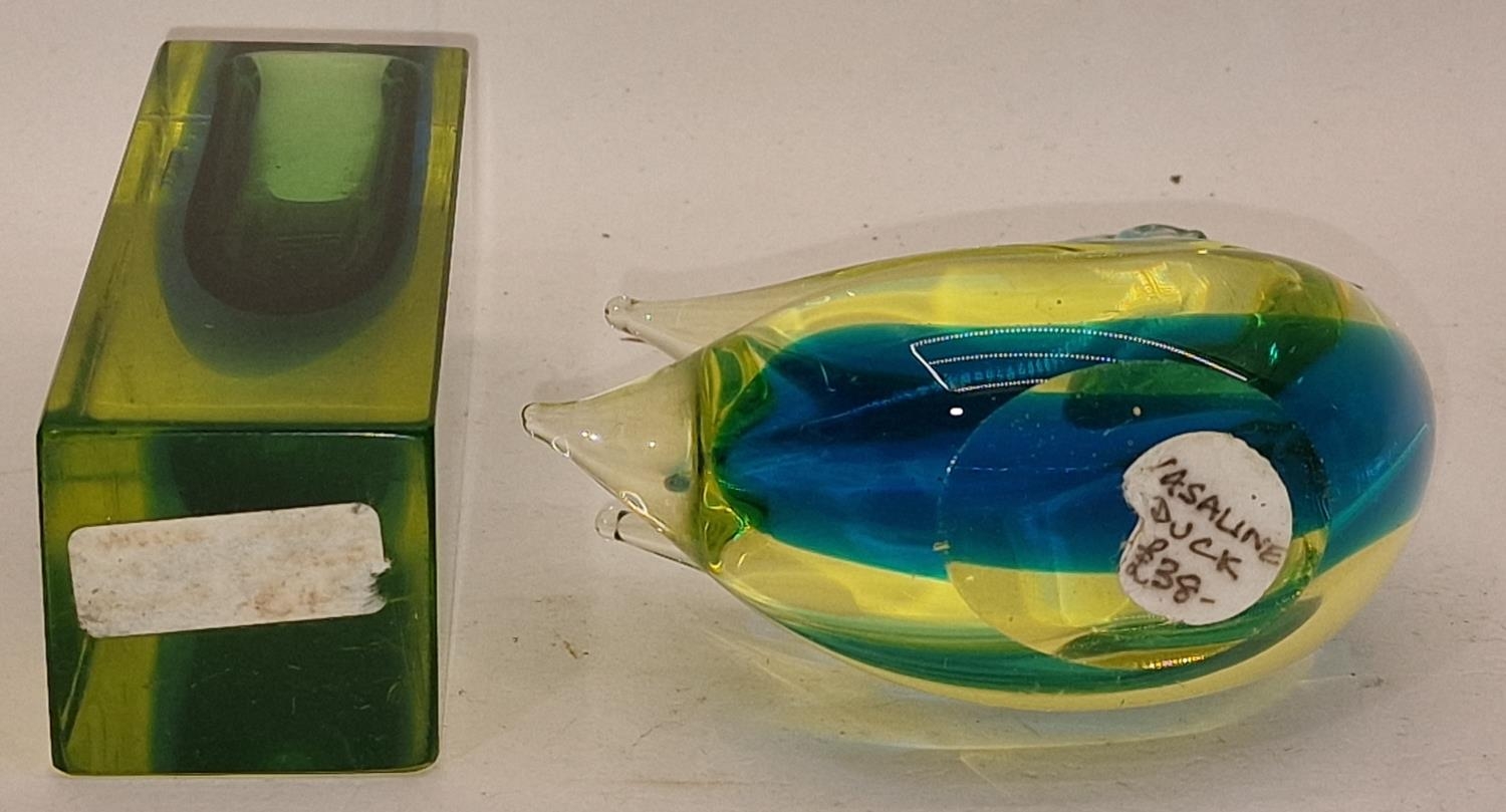 Murano Sommerso 1960's vintage block glass vase in green and blue 12cm tall together with a Murano - Image 5 of 5