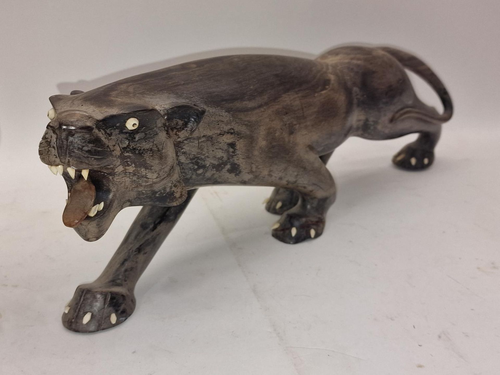 Pair of rare heavy wood carved tigers each 45cm long. - Image 3 of 4