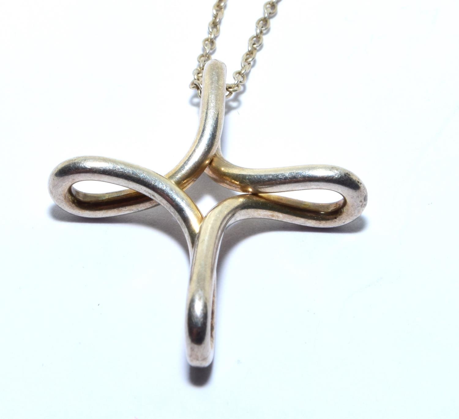 Tiffany and Co Peretti silver necklace and cross with Tiffany pouch - Image 2 of 4