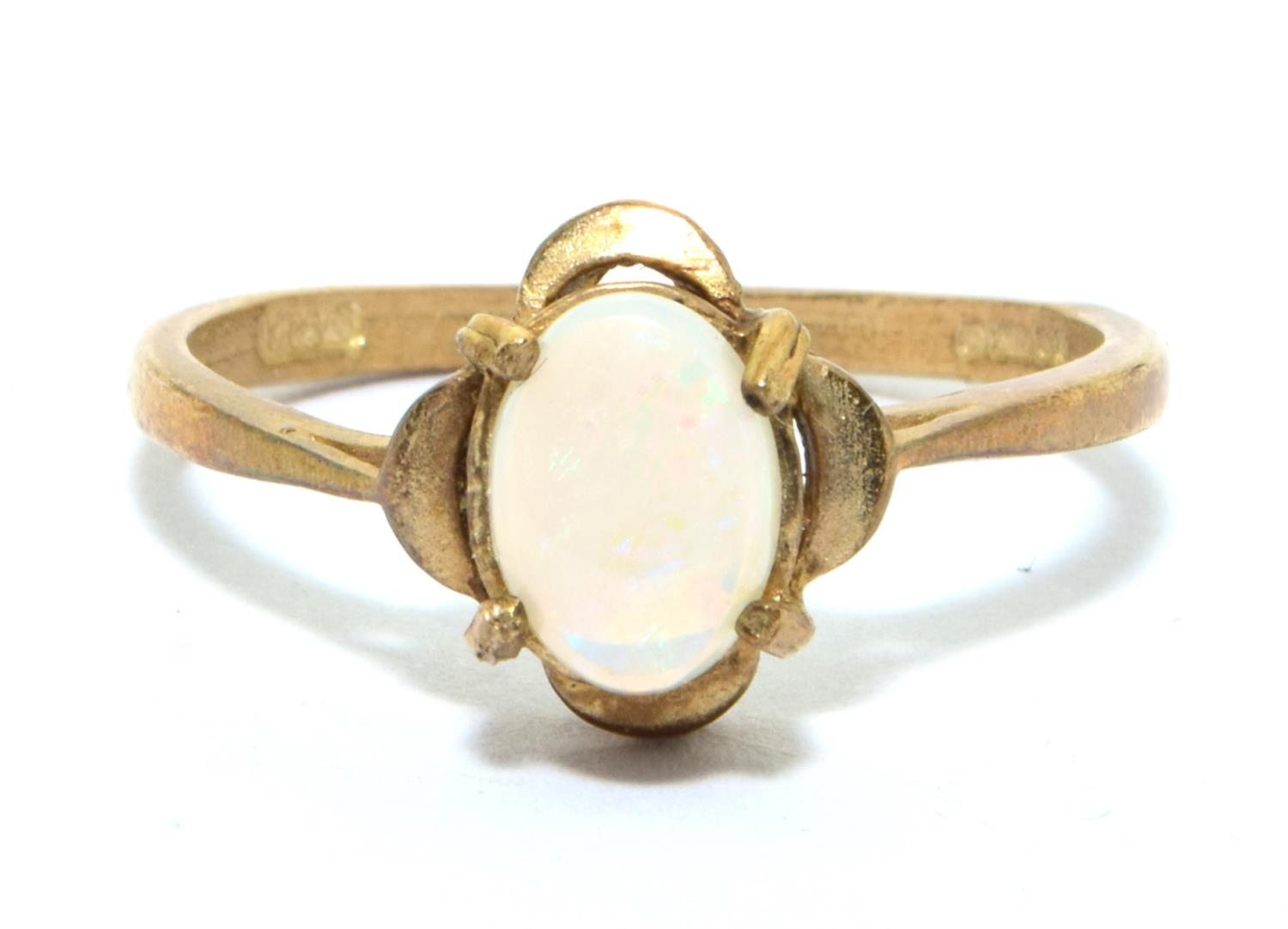 9ct gold Opal claw set ring size O