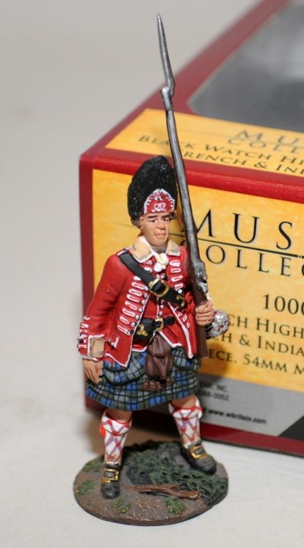 Britain's Museum Collection 10003 Black Watch Highland Grenadier 1758 c/w 48th Regiment of Foot - Image 2 of 4