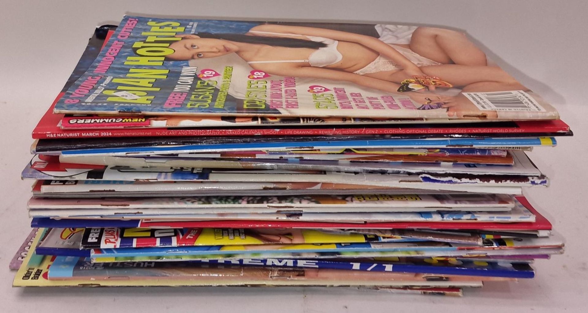 A collection of adult soft porn magazines. Various companies. Approx 30 in total. - Image 3 of 3