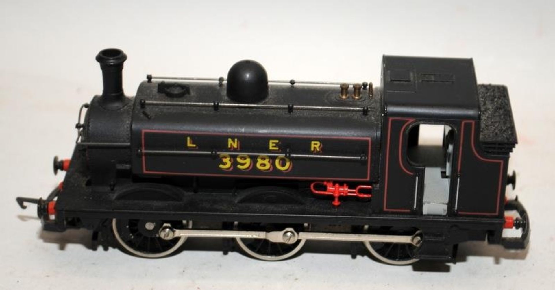 OO gauge locomotives to include Class 37 diesel William Cookworthy, LNER steam tank 3980 and - Image 2 of 3