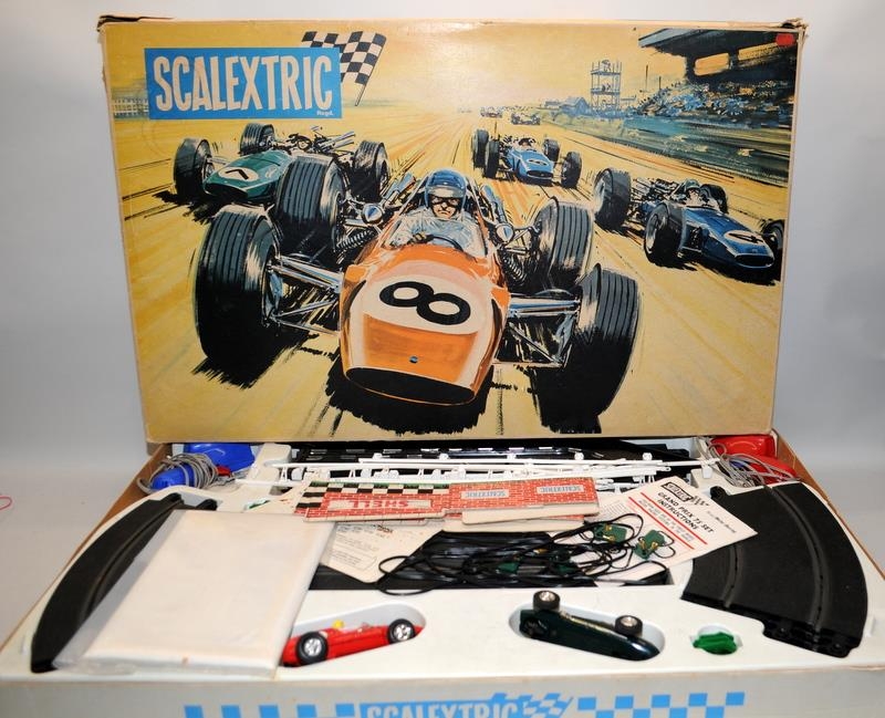 Vintage Scalextric Grand Prix 75 slot car racing set. The most expensive set available in its day, - Image 2 of 4