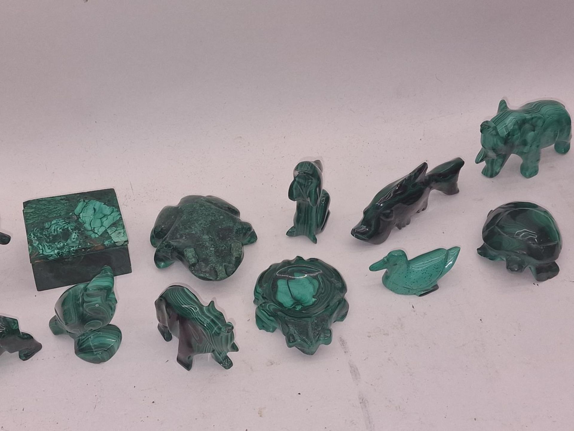 A collection of Malachite animals (17). - Image 3 of 4