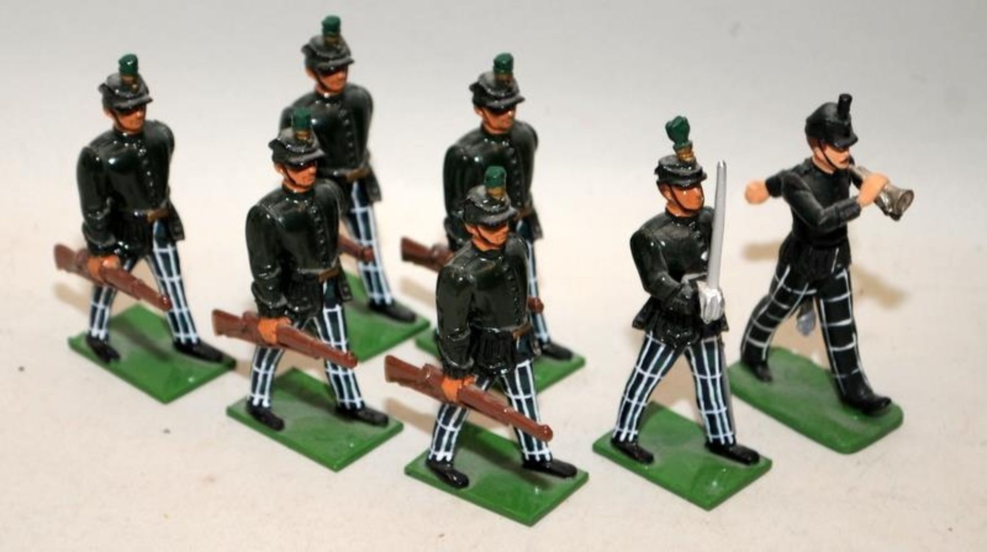 RP Models figures:- Scottish Regiment Cameronian Rifles Wearing Trews. 5 Riflemen, Bugler and - Image 2 of 3