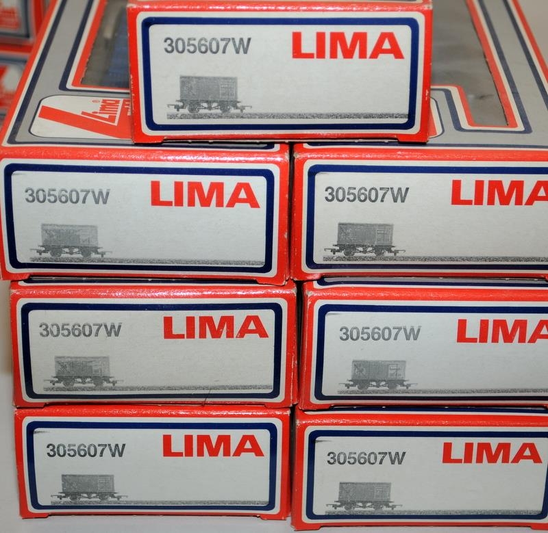 Lima OO gauge rake of 7 Birds Custard Closed Wagons. All boxed - Bild 2 aus 2