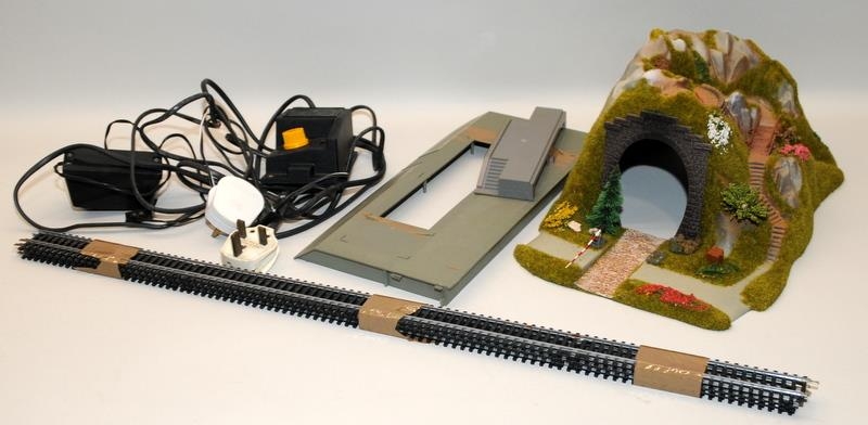 Hornby OO gauge part sets Intercity 225 ref:r696, BR Freight Set ref:R785 c/w additional items - Image 3 of 4