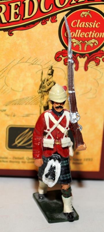 Britain's Redcoats Limited Edition figures: Ensign 92nd (Gordon) Highlanders, Kings Colour 1815 - Image 2 of 6