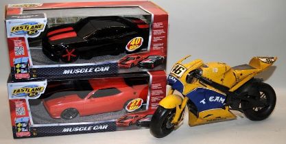 2 x boxed remote control Muscle Cars c/w a tinplate Team Yamaha motorcycle