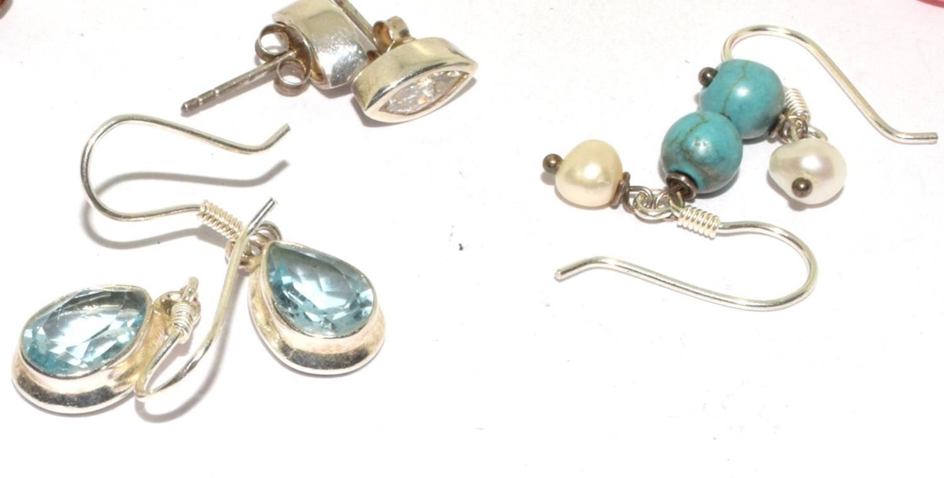 7 x pairs of silver gem set earrings to include an articulated frogs - Image 4 of 4