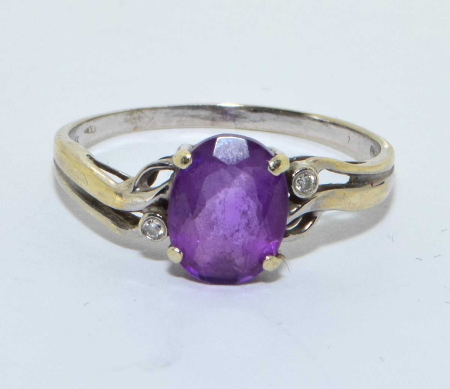 9ct white gold ladies Amethyst and diamond open work setting ring size S - Image 5 of 5