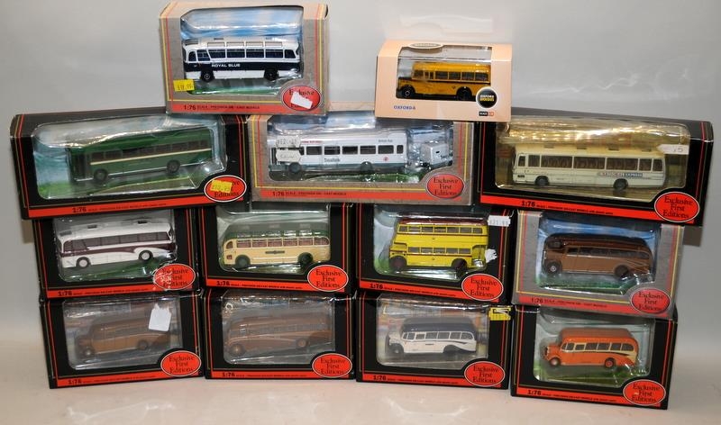 A collection of Southdown Bus Company related die-cast coaches buses and other vehicles. 7 items ion - Bild 2 aus 4