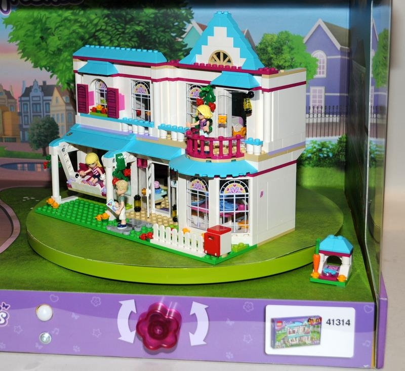Lego Friends retail shop display diorama set 41311 Heartlake Pizzeria and set 41314 Stephanie's - Image 3 of 7