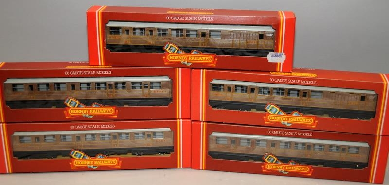 Hornby OO gauge LNER Teak Finish Livery Carriages, R477 x 3 and R478 x 2. 5 in lot, all boxed