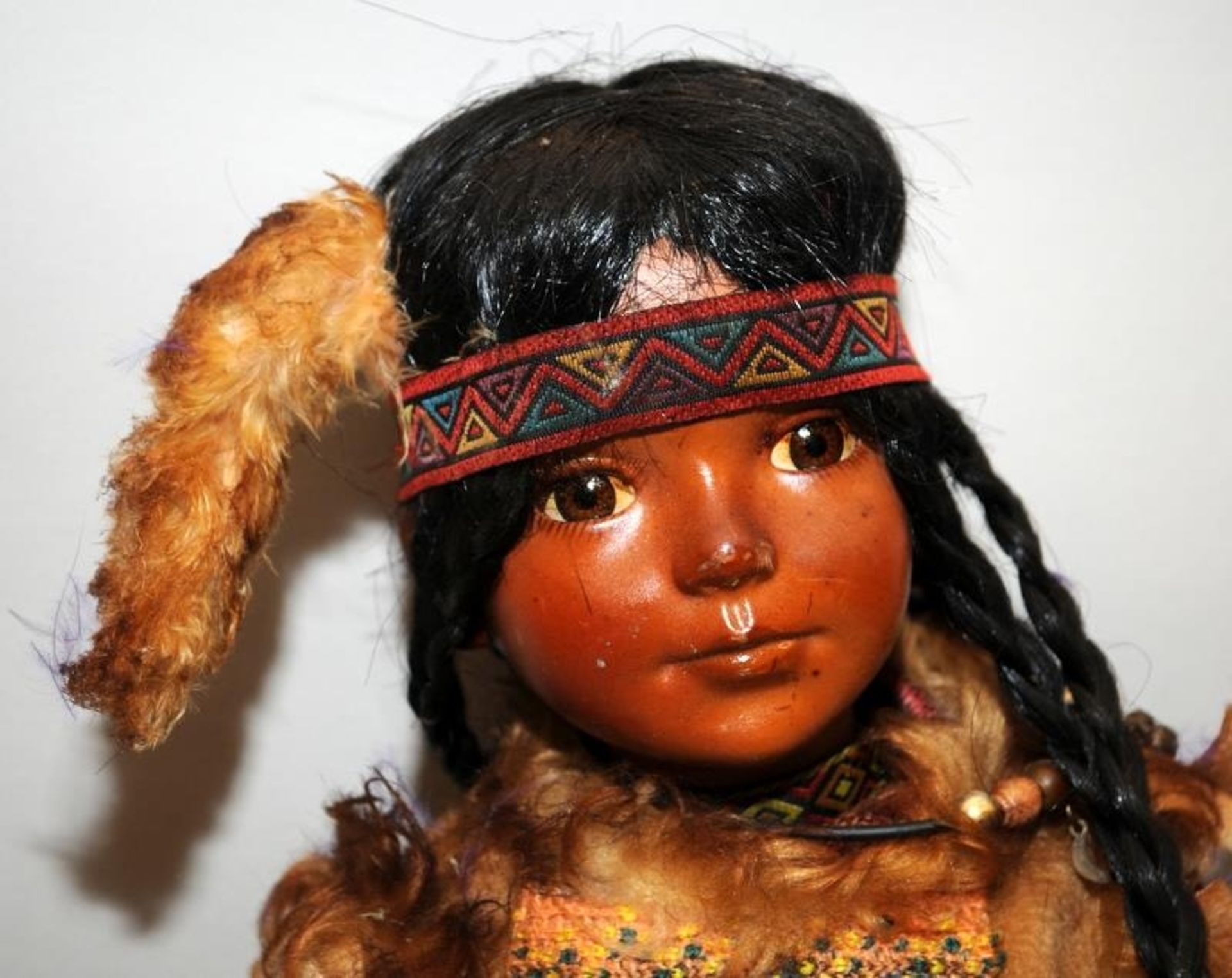 Two vintage dolls in Native American Indian dress approx 40cms tall - Image 3 of 5