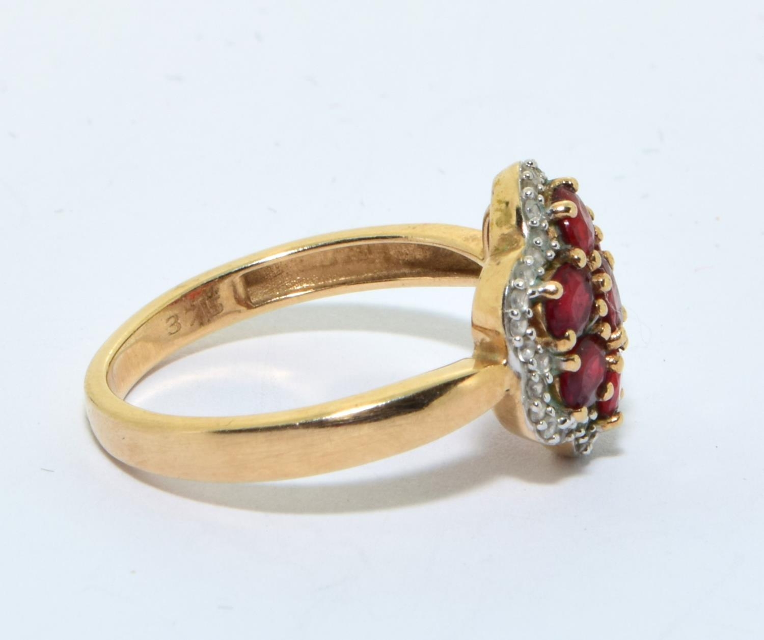 9ct gold ladies Garnet design halo ring size N - Image 4 of 5