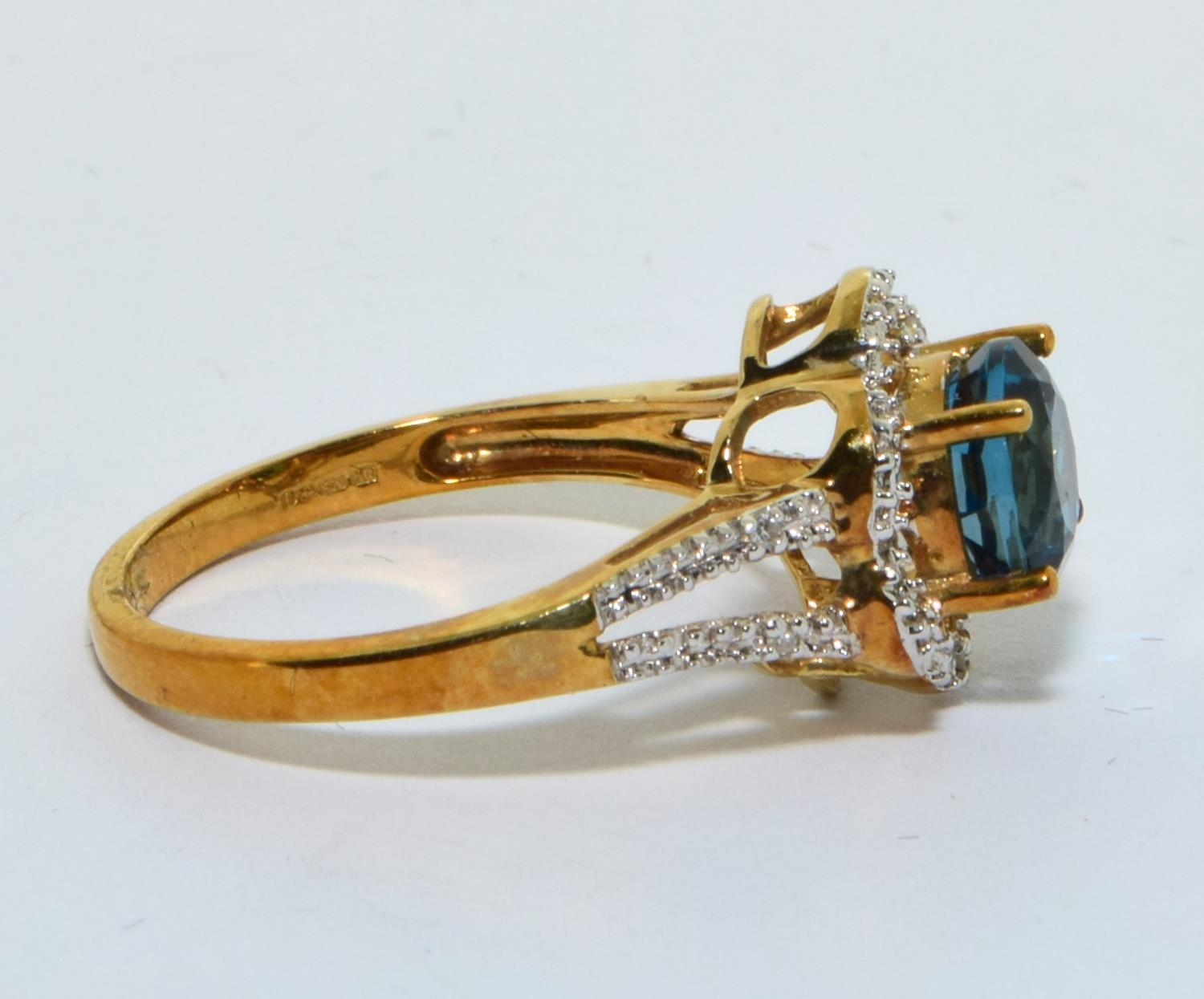 9ct gold Blue Topaz and Diamond halo design ring size N - Image 4 of 5