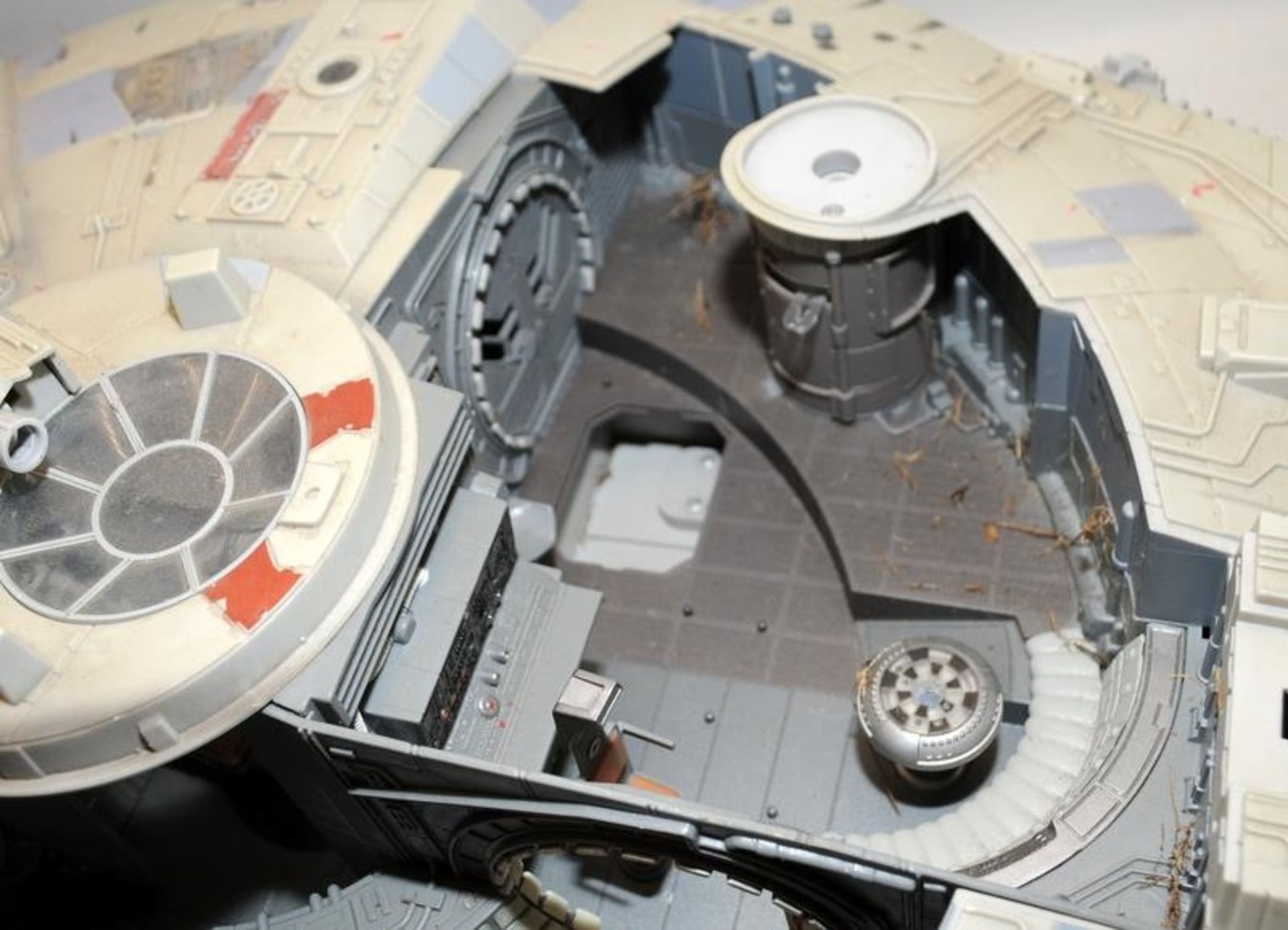 Hasbro Legacy Star Wars Millennium Falcon. Large Scale detailed model, mostly complete but missing - Image 6 of 8