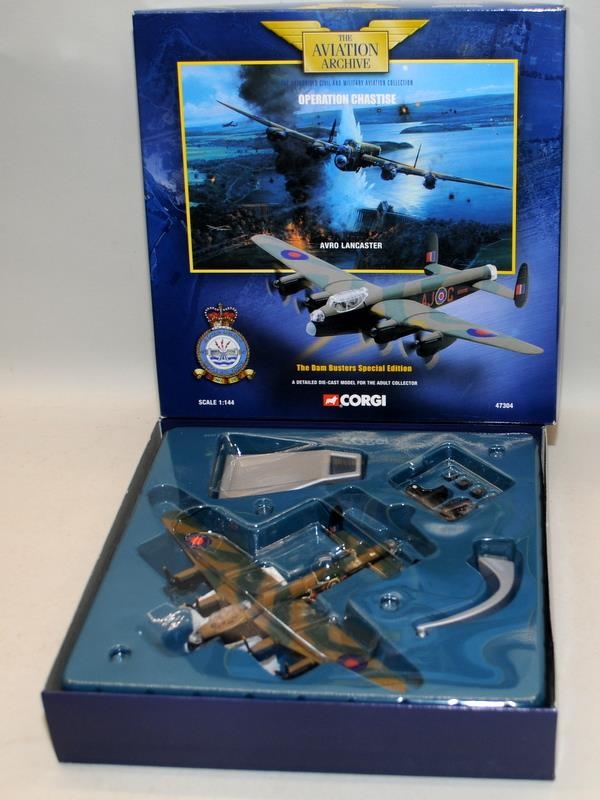 Aviation Archive Die-Cast Model Aircraft: 1:72 scale DH Mosquito B IV :144 scaleAvro Lancaster - Bild 3 aus 3