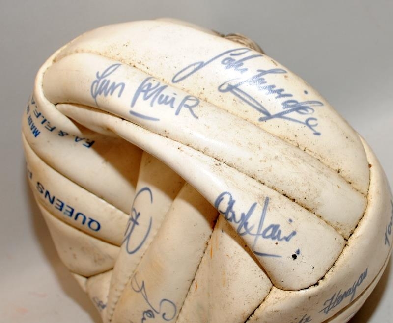 Early 1980's Queens Park rangers signed football. Approx 18 signatures including Glenn Roeder, Terry - Bild 3 aus 5
