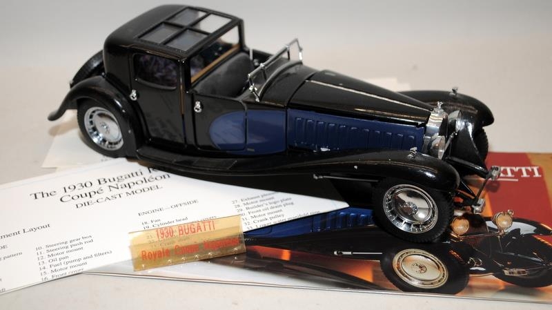 Franklin Mint 1:24 Scale 1930 Bugatti Royale Coupe Napoleon with box and papers c/w Bugatti 57SC, - Bild 2 aus 3
