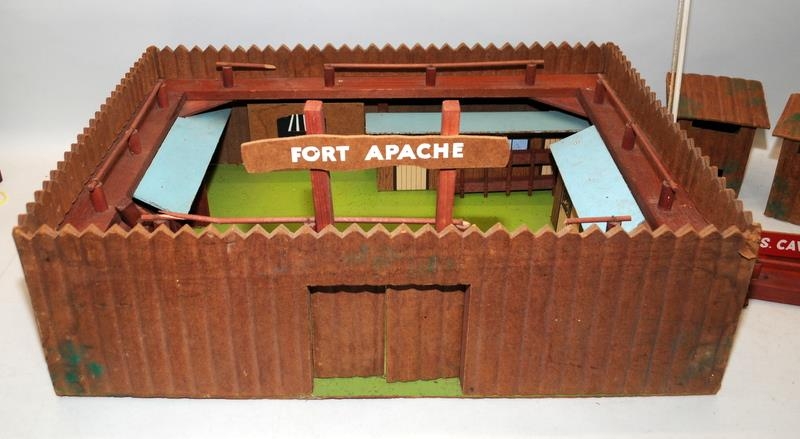 Vintage large wooden Fort Apache cowboy fort c/w buildings and a few plastic toy cowboys. O/all size - Image 3 of 5
