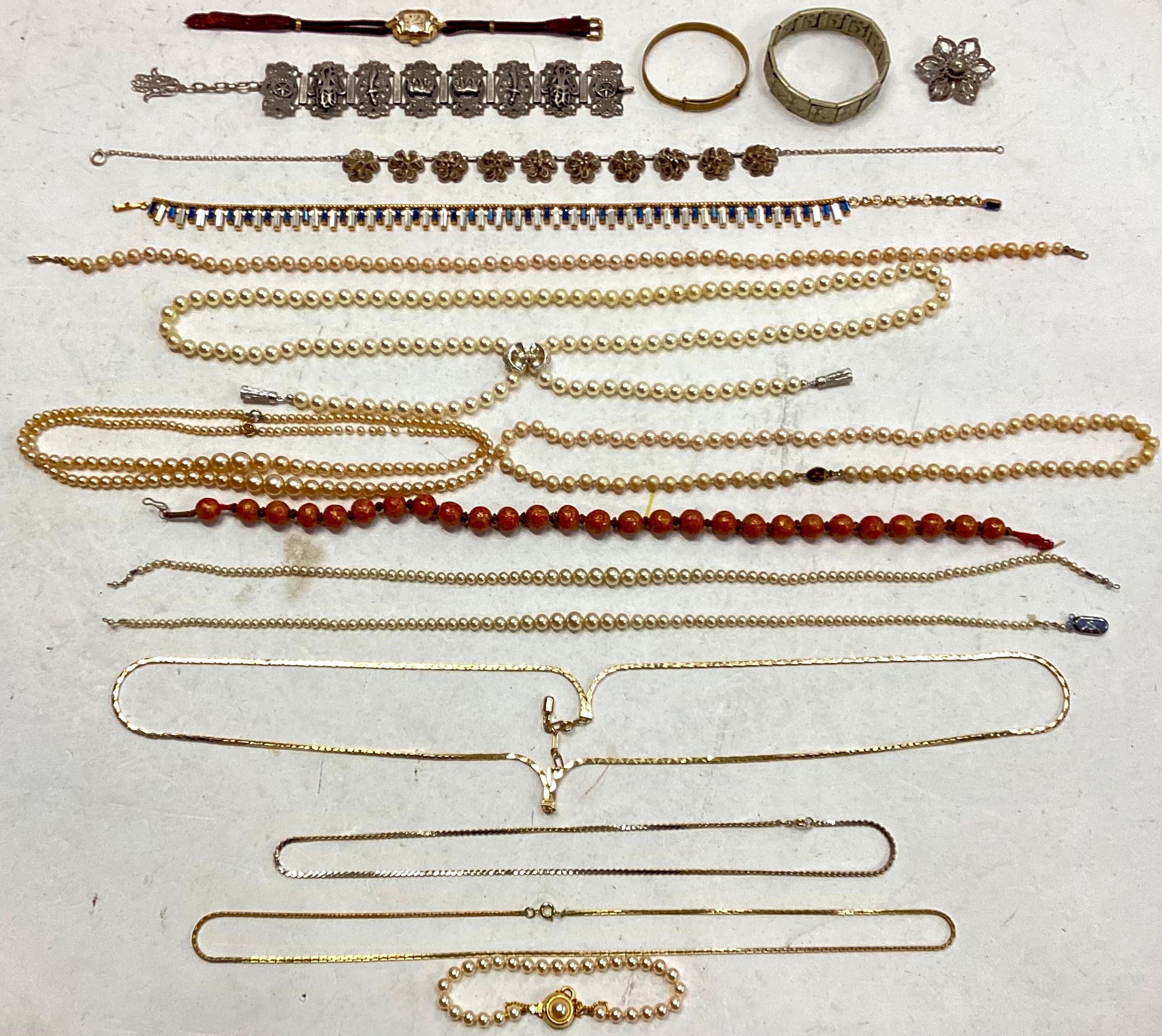 Quantity of mixed costume jewellery