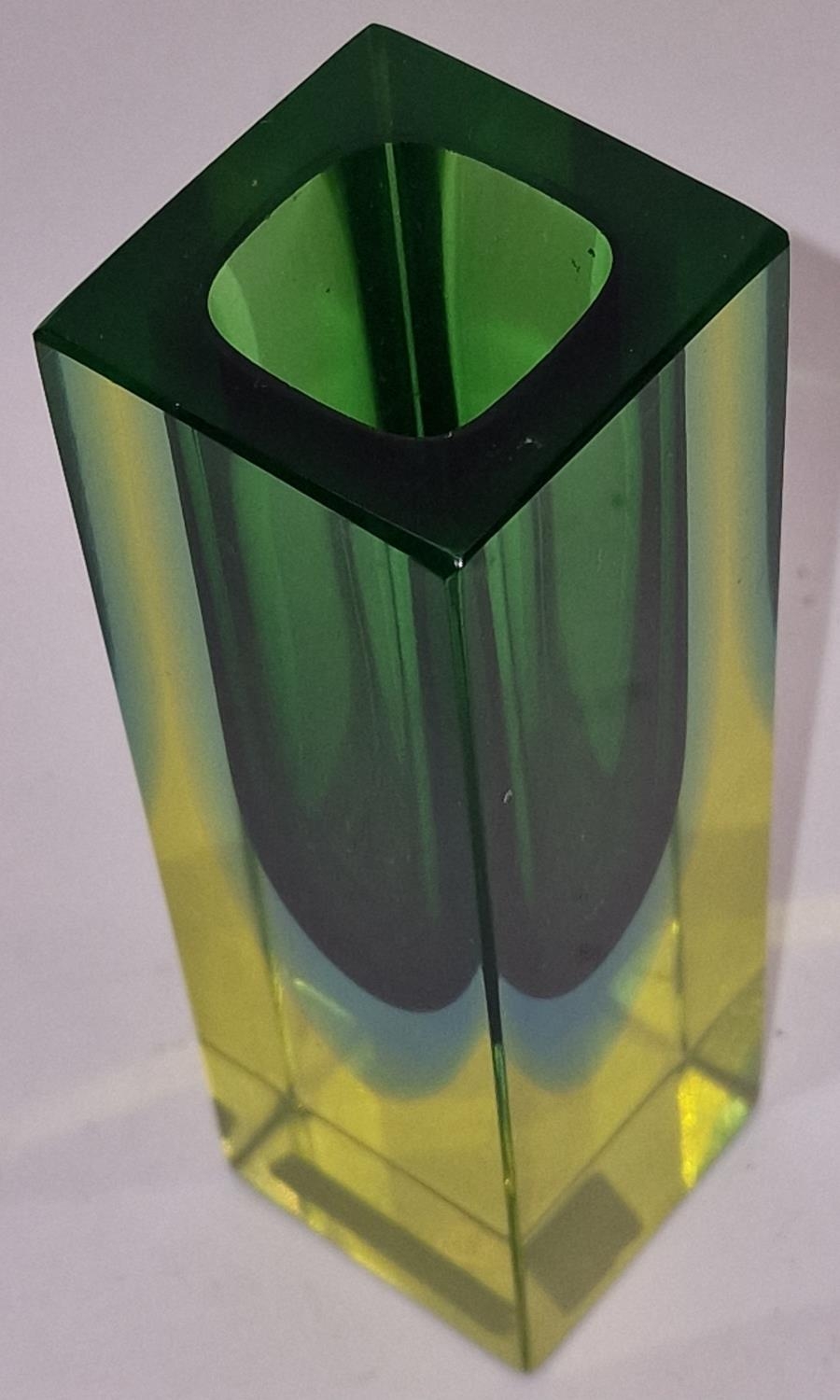 Murano Sommerso 1960's vintage block glass vase in green and blue 12cm tall together with a Murano - Image 3 of 5