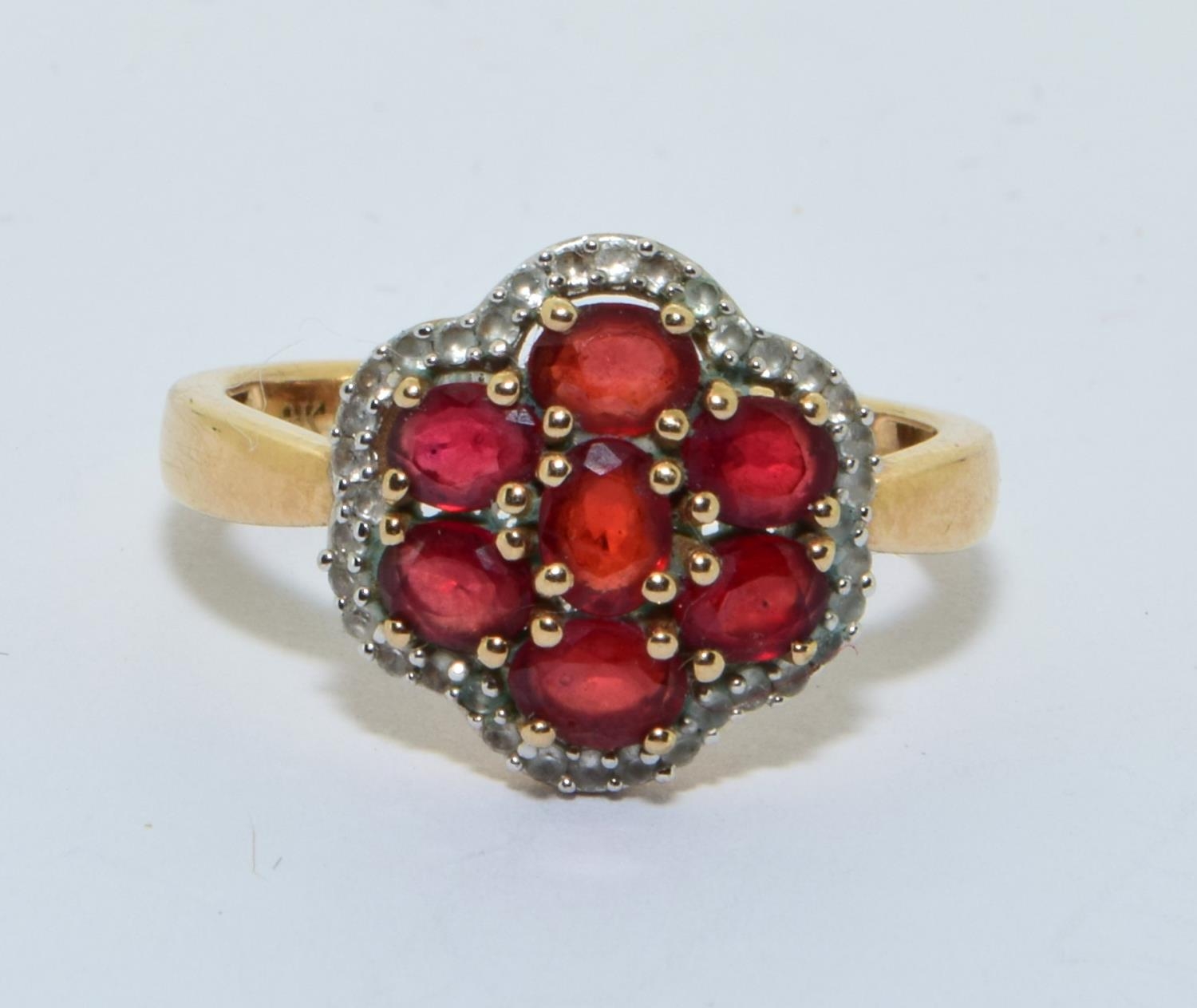 9ct gold ladies Garnet design halo ring size N - Image 5 of 5