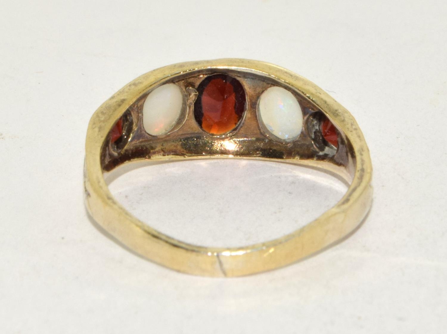 Vintage 9ct gold Opal and Garnet 5 stone ring size O - Image 3 of 5