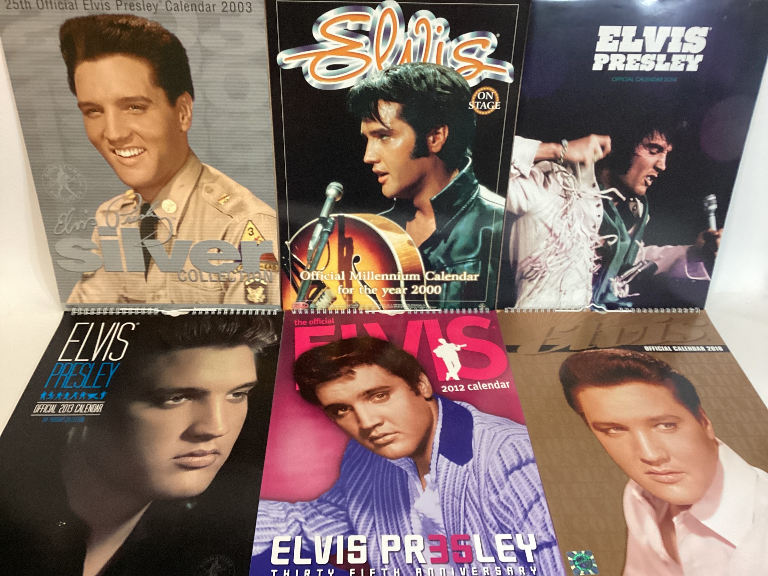 VARIOUS ELVIS PRESLEY CALENDARS. In this lot we find approx 36 calendars from various years and - Bild 4 aus 4