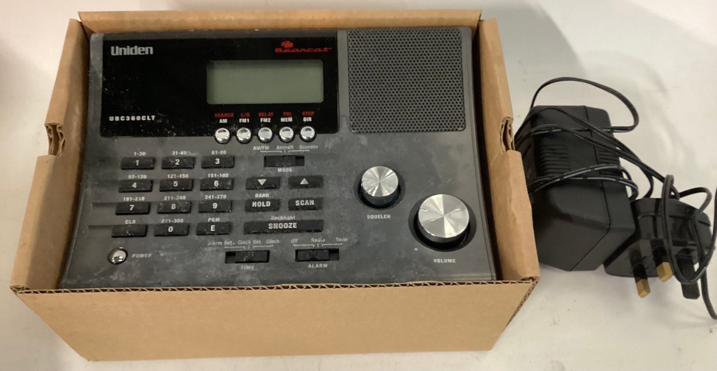 BOXED RADIO & SCANNER. Here we have a wind-up solar powered radio and a Uniden Scanner No. UBC- - Image 4 of 5