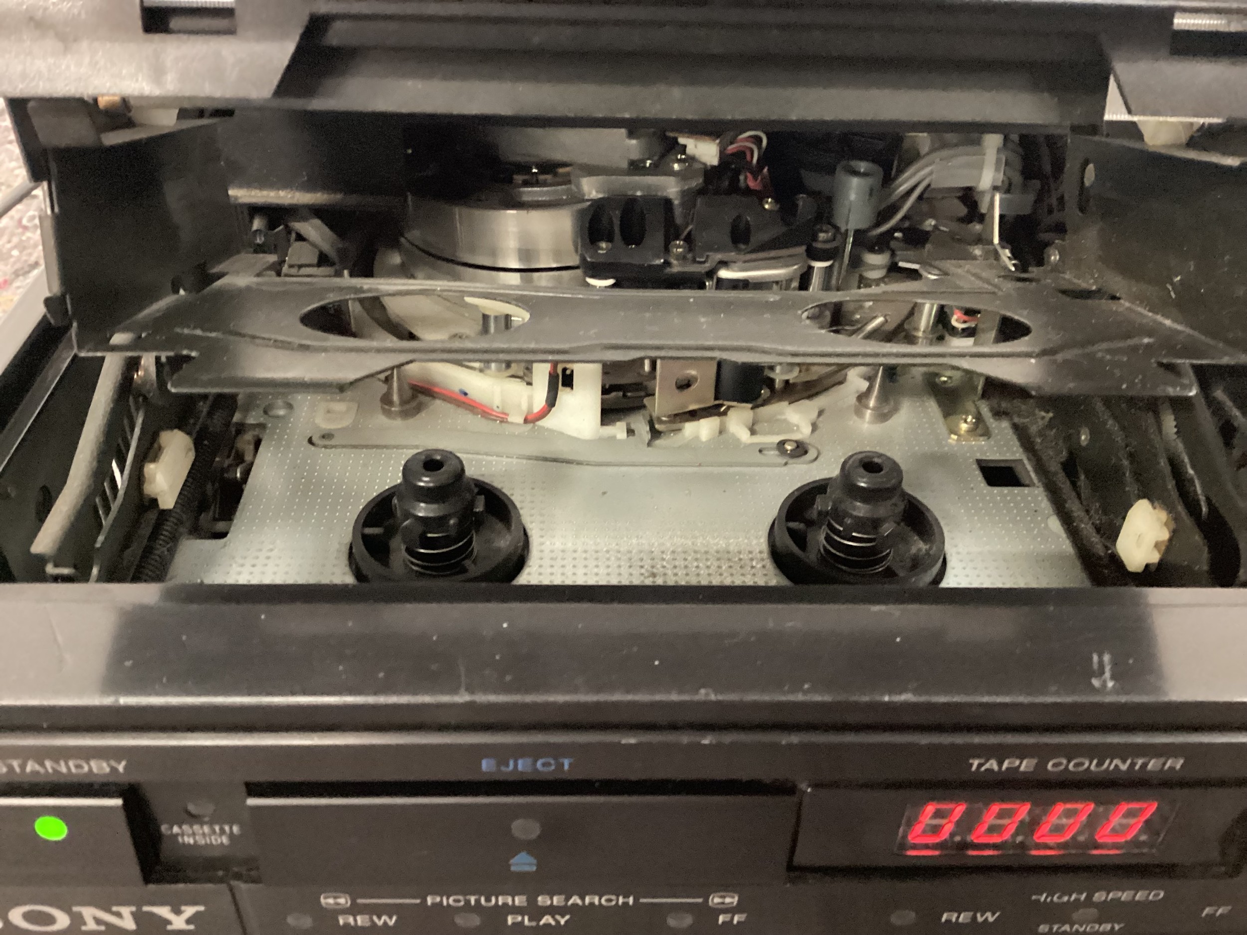 SONY BETA HIFI VIDEO CASSETTE RECORDER. Nice professional Pal stereo cassette recorder found here - Image 4 of 5