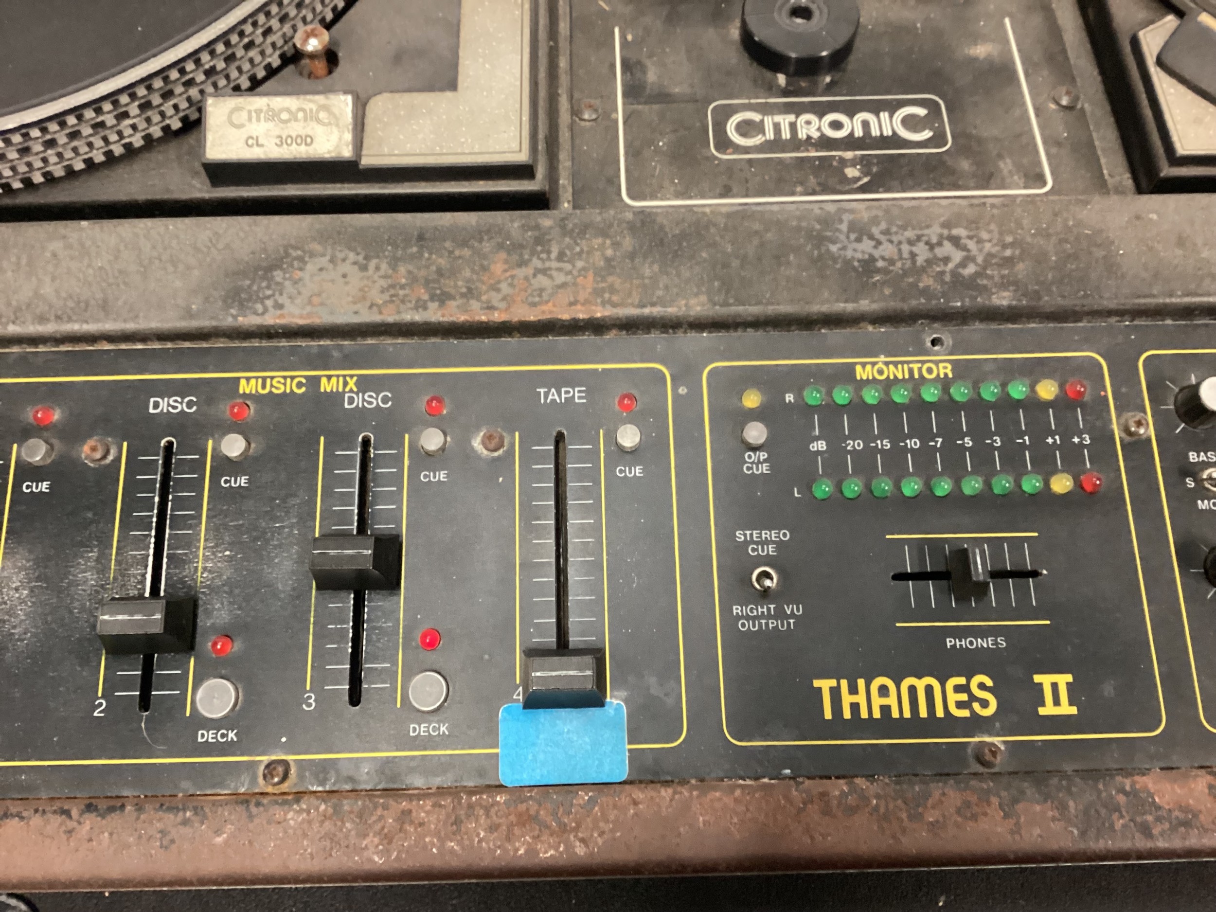 CITRONIC DISCO DECKS WITH SPEAKERS AND EQUIPMENT RACK. Here we find a Thames 2 stereo double - Bild 6 aus 8