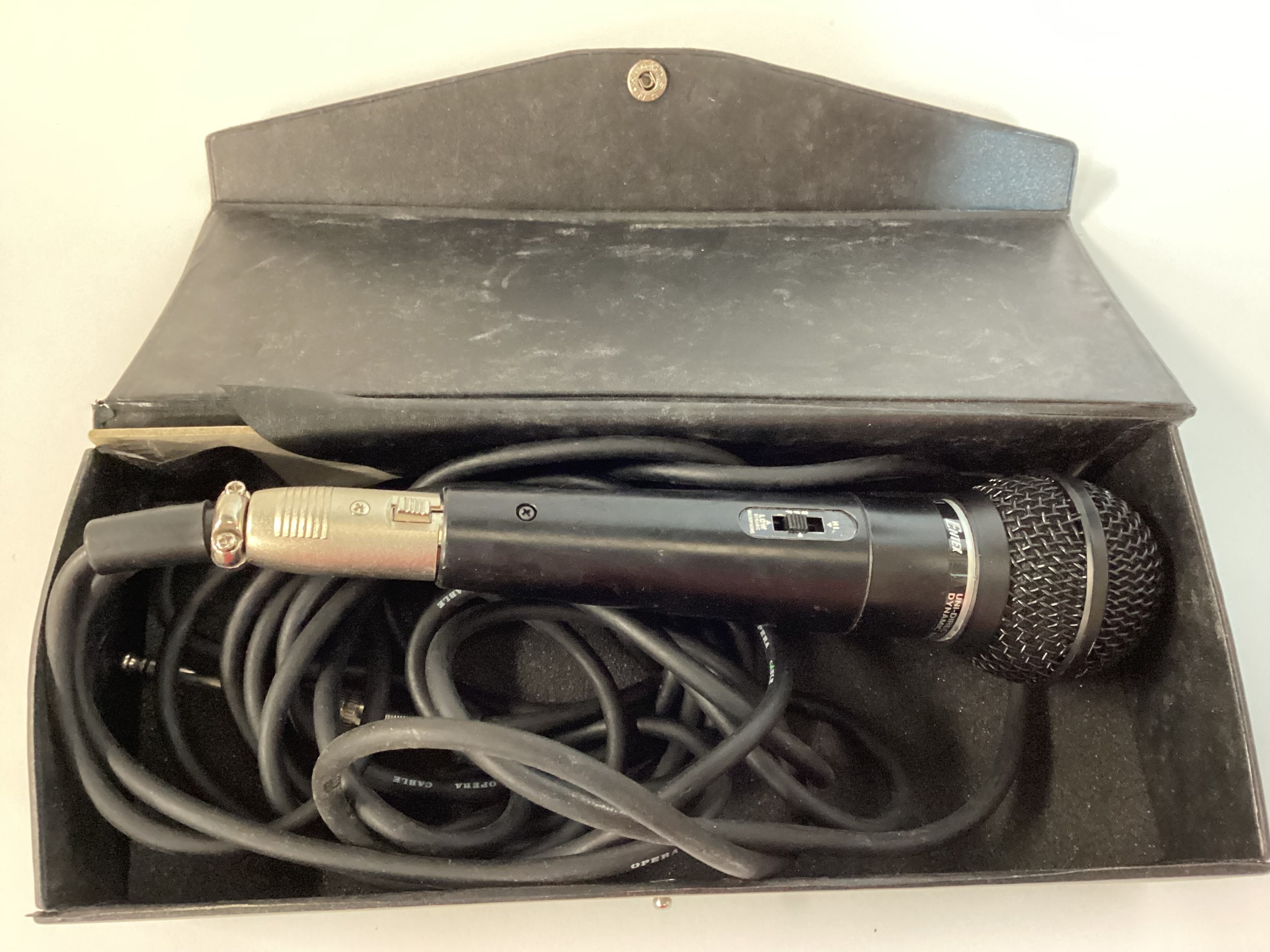 3 X UNI DIRECTIONAL DYNAMIC MICROPHONES. Here we have 3 mics from Entex DM-1013 each with a XLR - Image 3 of 4