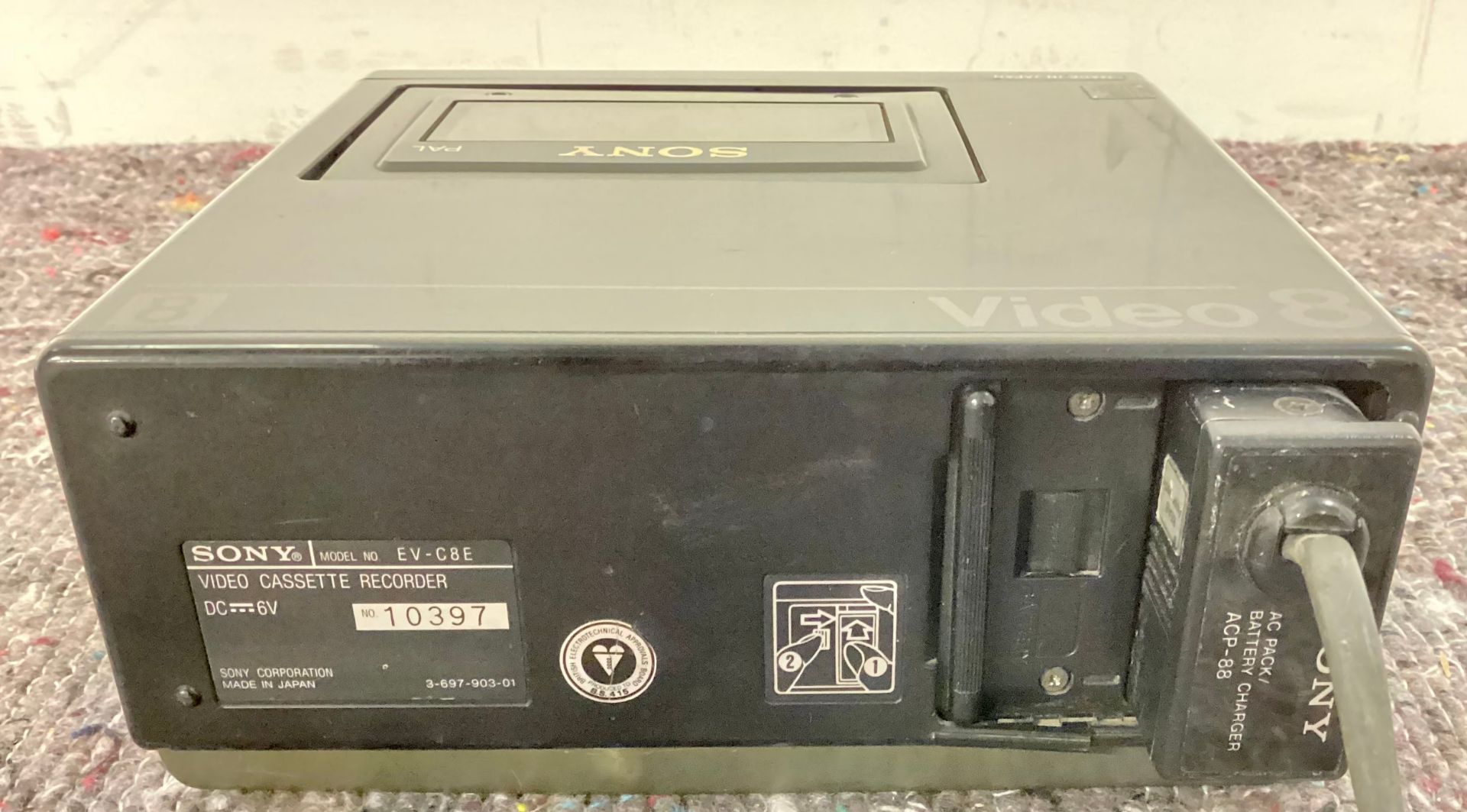SONY VIDEO 8 TAPE PLAYER. This unit powers up when plugged in and is model No. EV-C8E. - Image 3 of 3