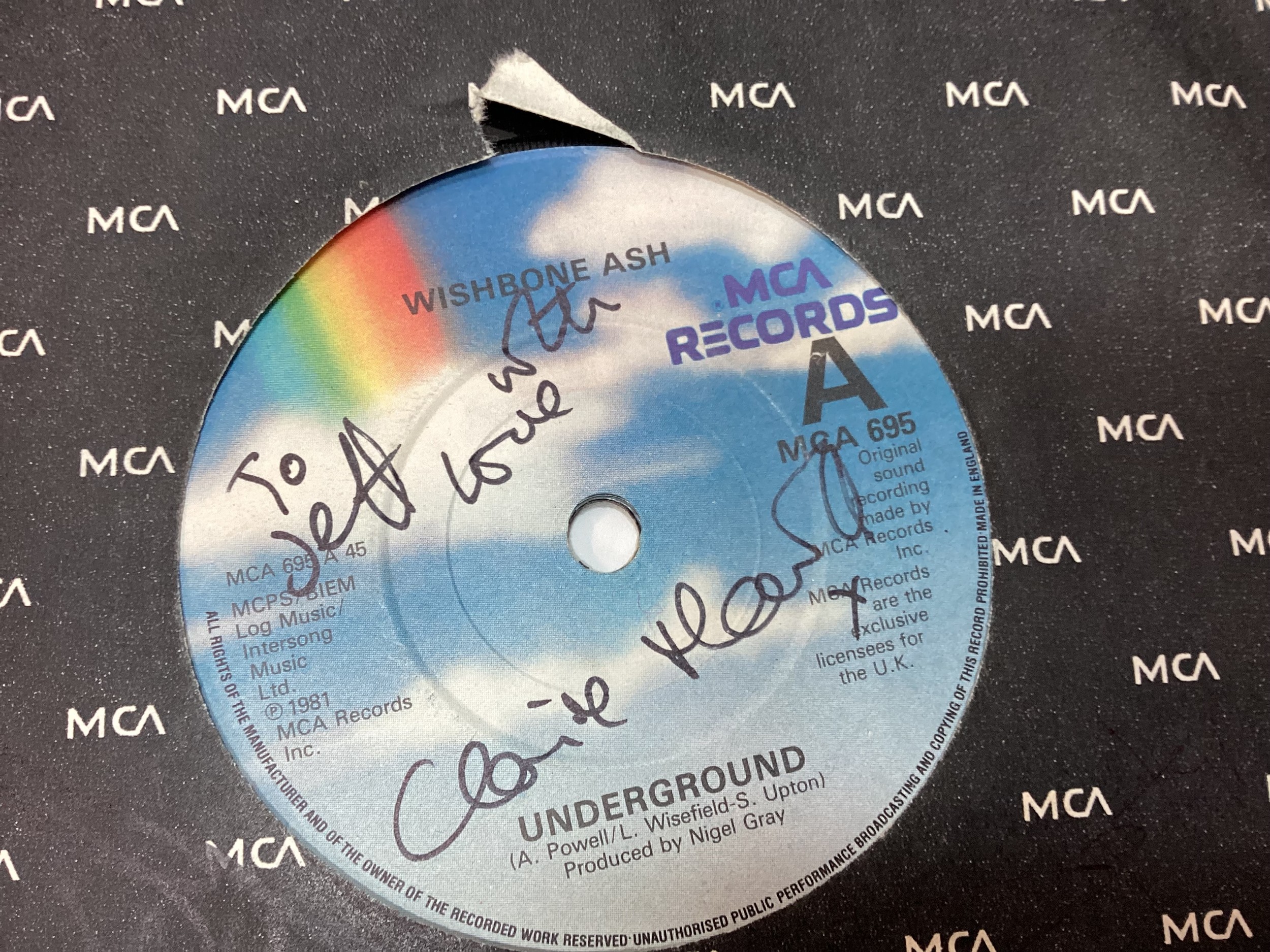 SELECTION OF WISHBONE ASH SIGNED 7” SINGLES. The singles have been signed by members - Steve Upton - - Bild 6 aus 9